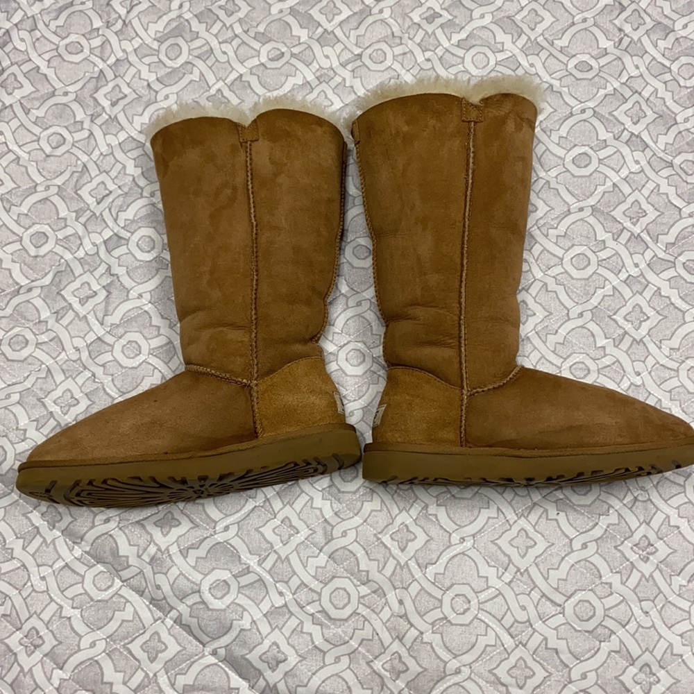 Ugg Bailey Boots. Size 7 - Picture 4 of 13
